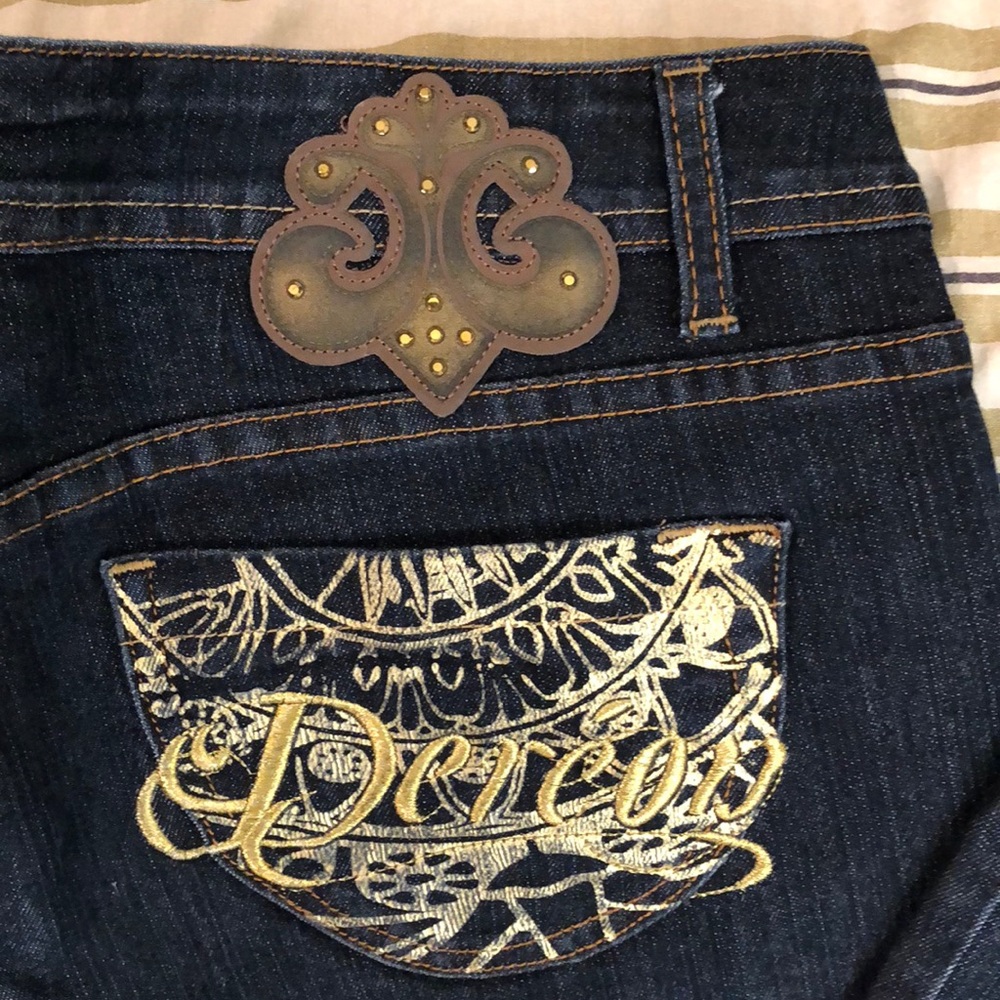 Dereon Jeans - Picture 2 of 8